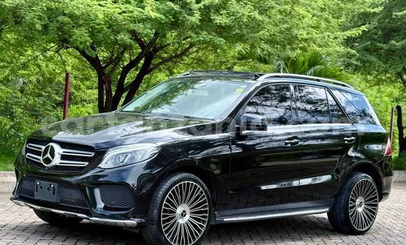 Nunua Imported Mercedes-Benz GLC 250D Nyeusi Gari ndani ya Dar es Salaam nchini Dar es Salaam Nunua Imported Mercedes-Benz GLC 250D Nyeusi Gari ndani ya Dar es Salaam nchini Dar es Salaam