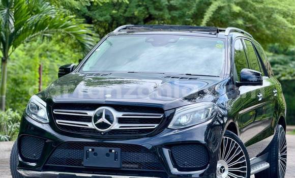 Nunua Imported Mercedes-Benz GLC 250D Nyeusi Gari ndani ya Dar es Salaam nchini Dar es Salaam Nunua Imported Mercedes-Benz GLC 250D Nyeusi Gari ndani ya Dar es Salaam nchini Dar es Salaam