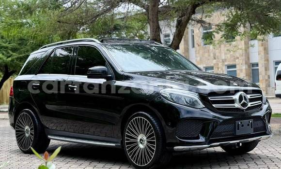 Nunua Imported Mercedes-Benz GLC 250D Nyeusi Gari ndani ya Dar es Salaam nchini Dar es Salaam Nunua Imported Mercedes-Benz GLC 250D Nyeusi Gari ndani ya Dar es Salaam nchini Dar es Salaam
