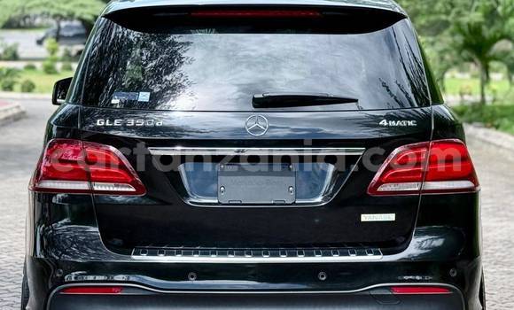 Nunua Imported Mercedes-Benz GLC 250D Nyeusi Gari ndani ya Dar es Salaam nchini Dar es Salaam Nunua Imported Mercedes-Benz GLC 250D Nyeusi Gari ndani ya Dar es Salaam nchini Dar es Salaam