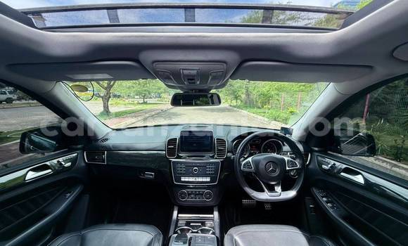 Nunua Imported Mercedes-Benz GLC 250D Nyeusi Gari ndani ya Dar es Salaam nchini Dar es Salaam Nunua Imported Mercedes-Benz GLC 250D Nyeusi Gari ndani ya Dar es Salaam nchini Dar es Salaam