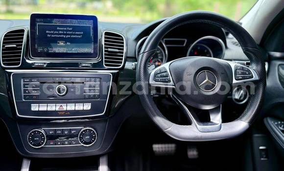 Nunua Imported Mercedes-Benz GLC 250D Nyeusi Gari ndani ya Dar es Salaam nchini Dar es Salaam Nunua Imported Mercedes-Benz GLC 250D Nyeusi Gari ndani ya Dar es Salaam nchini Dar es Salaam