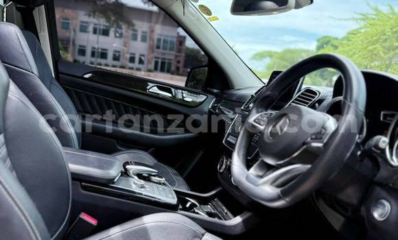 Nunua Imported Mercedes-Benz GLC 250D Nyeusi Gari ndani ya Dar es Salaam nchini Dar es Salaam Nunua Imported Mercedes-Benz GLC 250D Nyeusi Gari ndani ya Dar es Salaam nchini Dar es Salaam