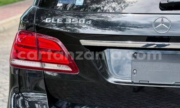 Nunua Imported Mercedes-Benz GLC 250D Nyeusi Gari ndani ya Dar es Salaam nchini Dar es Salaam Nunua Imported Mercedes-Benz GLC 250D Nyeusi Gari ndani ya Dar es Salaam nchini Dar es Salaam