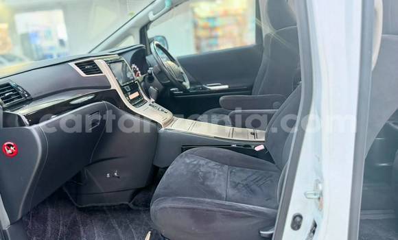 Nunua Imported Toyota Alphard Nyeupe Gari ndani ya Dar es Salaam nchini Dar es Salaam Nunua Imported Toyota Alphard Nyeupe Gari ndani ya Dar es Salaam nchini Dar es Salaam