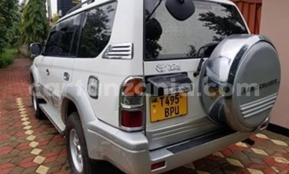 Nunua Ilio tumika Toyota Land Cruiser Prado Nyeupe Gari ndani ya Arusha nchini Arusha Nunua Ilio tumika Toyota Land Cruiser Prado Nyeupe Gari ndani ya Arusha nchini Arusha