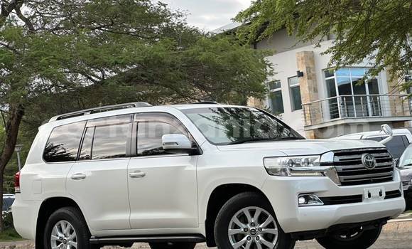 Nunua Imported Toyota Land Cruiser Nyeupe Gari ndani ya Dar es Salaam nchini Dar es Salaam Nunua Imported Toyota Land Cruiser Nyeupe Gari ndani ya Dar es Salaam nchini Dar es Salaam