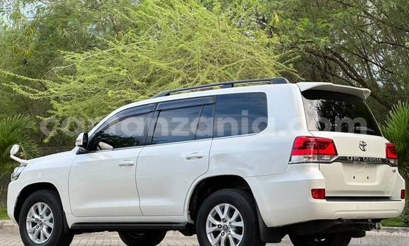 Nunua Imported Toyota Land Cruiser Nyeupe Gari ndani ya Dar es Salaam nchini Dar es Salaam Nunua Imported Toyota Land Cruiser Nyeupe Gari ndani ya Dar es Salaam nchini Dar es Salaam