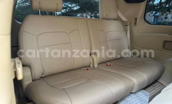 Nunua Imported Toyota Land Cruiser Nyeupe Gari ndani ya Dar es Salaam nchini Dar es Salaam Nunua Imported Toyota Land Cruiser Nyeupe Gari ndani ya Dar es Salaam nchini Dar es Salaam