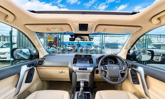 Nunua Imported Toyota Land Cruiser Prado Nyeusi Gari ndani ya Dar es Salaam nchini Dar es Salaam Nunua Imported Toyota Land Cruiser Prado Nyeusi Gari ndani ya Dar es Salaam nchini Dar es Salaam