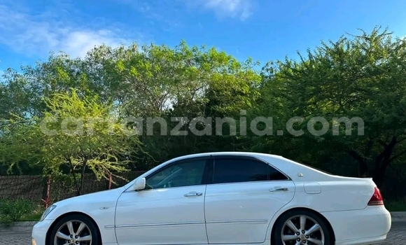 Buy Used Toyota Crown White Car in Dar es Salaam in Dar es Salaam Buy Used Toyota Crown White Car in Dar es Salaam in Dar es Salaam