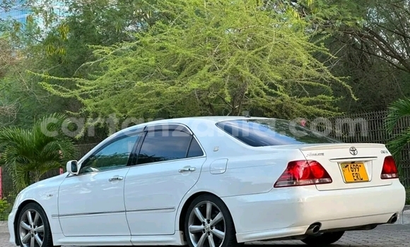 Buy Used Toyota Crown White Car in Dar es Salaam in Dar es Salaam Buy Used Toyota Crown White Car in Dar es Salaam in Dar es Salaam