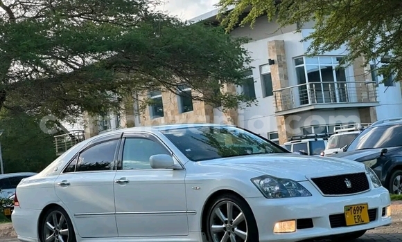 Buy Used Toyota Crown White Car in Dar es Salaam in Dar es Salaam Buy Used Toyota Crown White Car in Dar es Salaam in Dar es Salaam