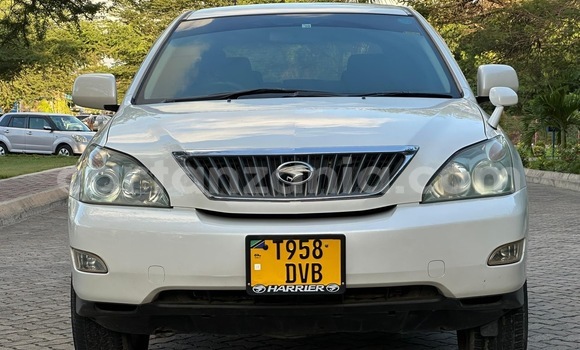 Buy Used Toyota Harrier White Car in Dar es Salaam in Dar es Salaam