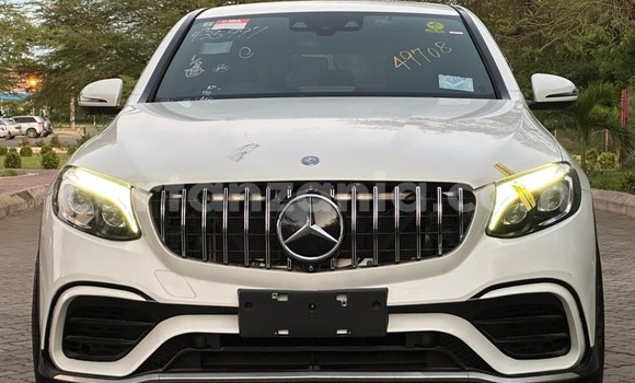 Nunua Imported Mercedes‒Benz GLC Nyeupe Gari ndani ya Dar es Salaam nchini Dar es Salaam