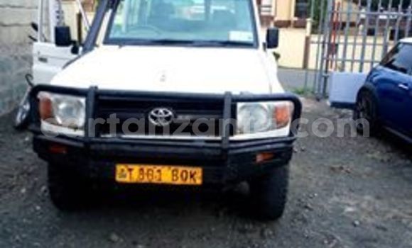 Nunua Ilio tumika Toyota Land Cruiser Nyeupe Gari ndani ya Arusha nchini Arusha Nunua Ilio tumika Toyota Land Cruiser Nyeupe Gari ndani ya Arusha nchini Arusha