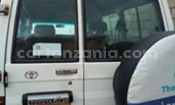Nunua Ilio tumika Toyota Land Cruiser Nyeupe Gari ndani ya Arusha nchini Arusha Nunua Ilio tumika Toyota Land Cruiser Nyeupe Gari ndani ya Arusha nchini Arusha