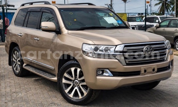 Nunua Imported Toyota Land Cruiser Beige Gari ndani ya Dar es Salaam nchini Dar es Salaam