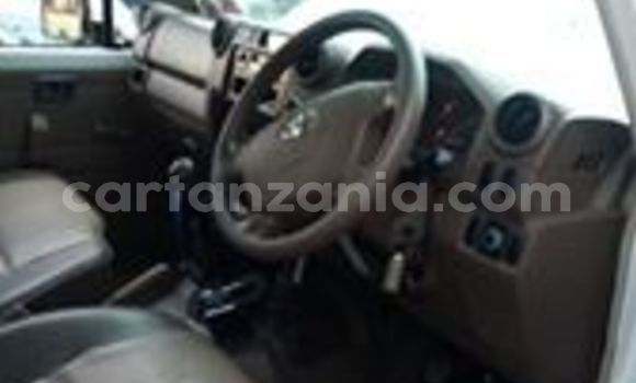 Nunua Ilio tumika Toyota Land Cruiser Nyeupe Gari ndani ya Arusha nchini Arusha Nunua Ilio tumika Toyota Land Cruiser Nyeupe Gari ndani ya Arusha nchini Arusha