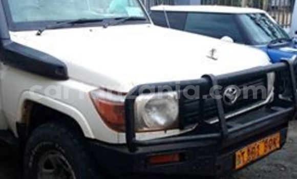 Nunua Ilio tumika Toyota Land Cruiser Nyeupe Gari ndani ya Arusha nchini Arusha Nunua Ilio tumika Toyota Land Cruiser Nyeupe Gari ndani ya Arusha nchini Arusha