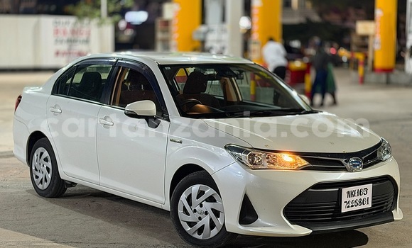 Nunua Imported Toyota Axio Nyeupe Gari ndani ya Dar es Salaam nchini Dar es Salaam