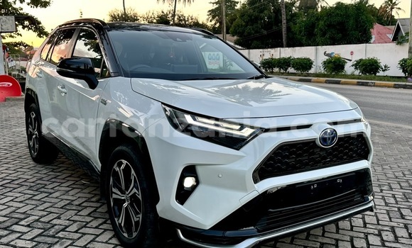 Buy Import Toyota RAV4 White Car in Dar es Salaam in Dar es Salaam Buy Import Toyota RAV4 White Car in Dar es Salaam in Dar es Salaam