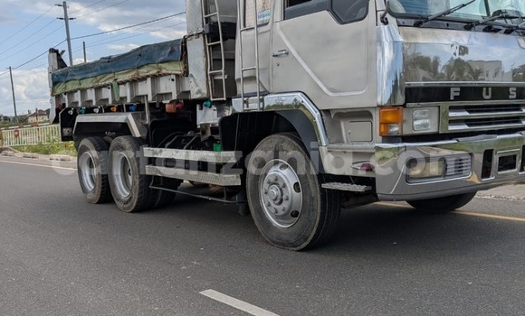 Nunua Imported Mitsubishi Fuso Fighter Nyeusi Lori ndani ya Dar es Salaam nchini Dar es Salaam Nunua Imported Mitsubishi Fuso Fighter Nyeusi Lori ndani ya Dar es Salaam nchini Dar es Salaam