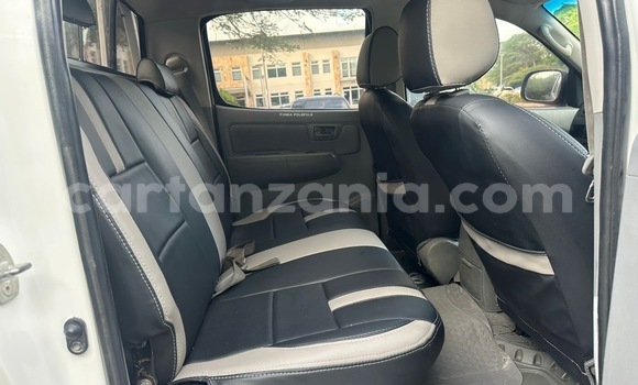 Buy Used Toyota Hilux White Car in Dar es Salaam in Dar es Salaam Buy Used Toyota Hilux White Car in Dar es Salaam in Dar es Salaam