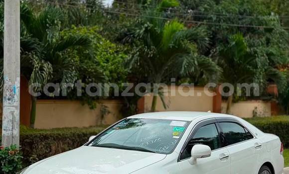 Buy Import Toyota Crown White Car in Dar es Salaam in Dar es Salaam