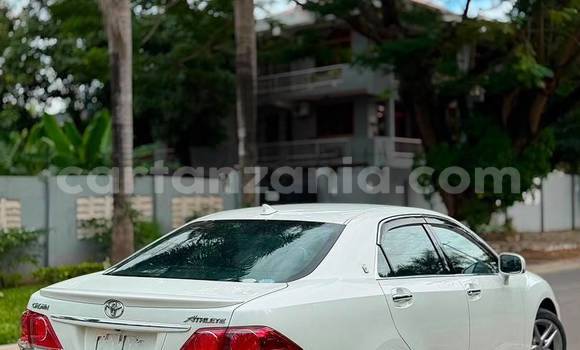 Buy Import Toyota Crown White Car in Dar es Salaam in Dar es Salaam Buy Import Toyota Crown White Car in Dar es Salaam in Dar es Salaam