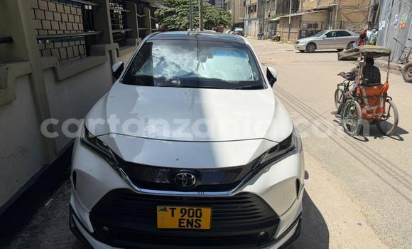 Buy Used Toyota Harrier White Car in Dar es Salaam in Dar es Salaam