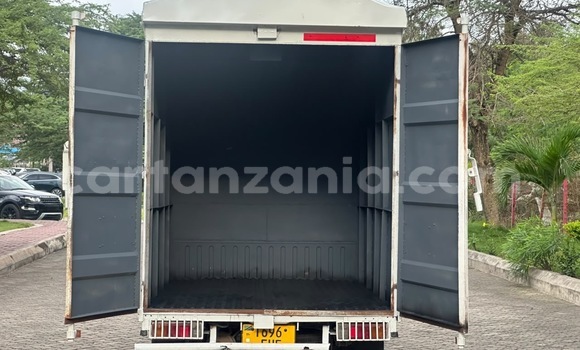 Buy Used Toyota Town Ace White Car in Dar es Salaam in Dar es Salaam Buy Used Toyota Town Ace White Car in Dar es Salaam in Dar es Salaam