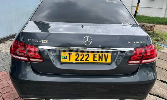 Nunua Ilio tumika Mercedes-Benz E-Classe Nyeusi Gari ndani ya Dar es Salaam nchini Dar es Salaam Nunua Ilio tumika Mercedes-Benz E-Classe Nyeusi Gari ndani ya Dar es Salaam nchini Dar es Salaam