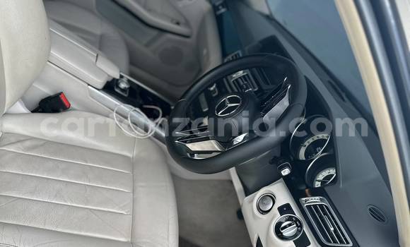 Nunua Ilio tumika Mercedes-Benz E-Classe Nyeusi Gari ndani ya Dar es Salaam nchini Dar es Salaam Nunua Ilio tumika Mercedes-Benz E-Classe Nyeusi Gari ndani ya Dar es Salaam nchini Dar es Salaam