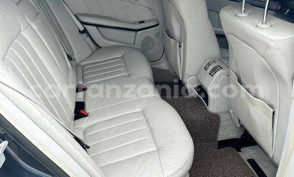 Nunua Ilio tumika Mercedes-Benz E-Classe Nyeusi Gari ndani ya Dar es Salaam nchini Dar es Salaam Nunua Ilio tumika Mercedes-Benz E-Classe Nyeusi Gari ndani ya Dar es Salaam nchini Dar es Salaam