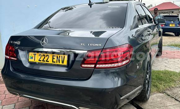 Nunua Ilio tumika Mercedes-Benz E-Classe Nyeusi Gari ndani ya Dar es Salaam nchini Dar es Salaam Nunua Ilio tumika Mercedes-Benz E-Classe Nyeusi Gari ndani ya Dar es Salaam nchini Dar es Salaam