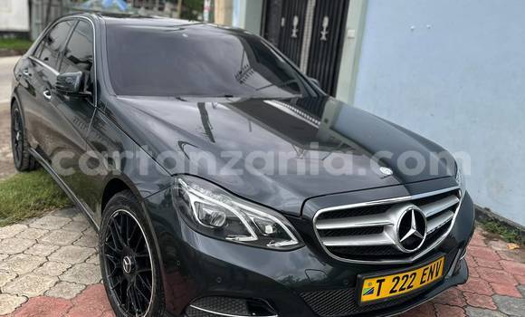 Nunua Ilio tumika Mercedes-Benz E-Classe Nyeusi Gari ndani ya Dar es Salaam nchini Dar es Salaam Nunua Ilio tumika Mercedes-Benz E-Classe Nyeusi Gari ndani ya Dar es Salaam nchini Dar es Salaam