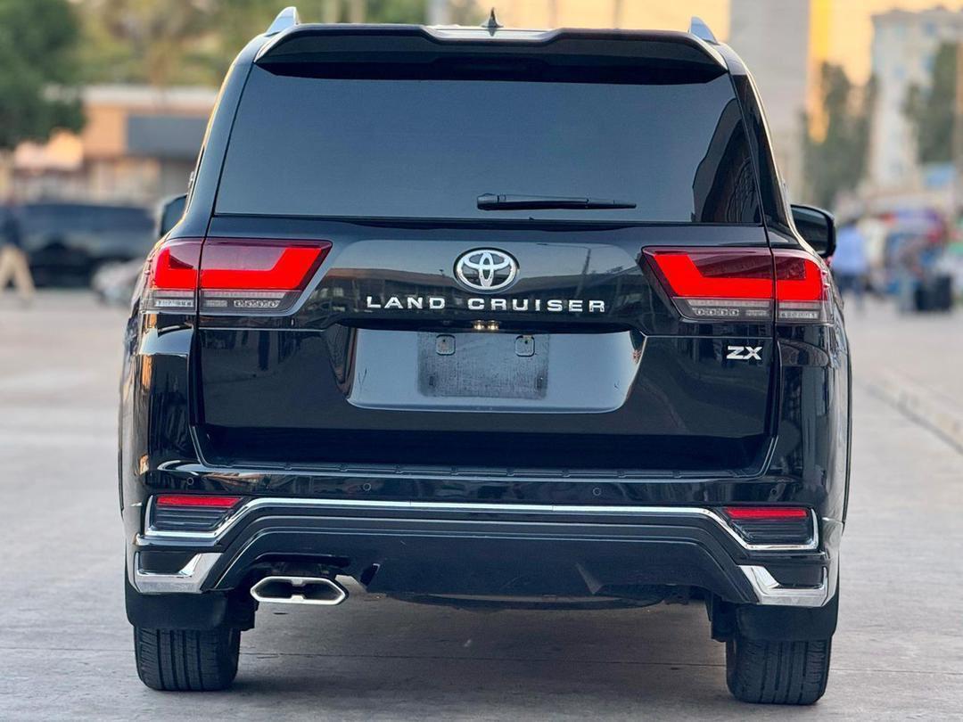 Buy used toyota land cruiser black car in dar es salaam in dar es