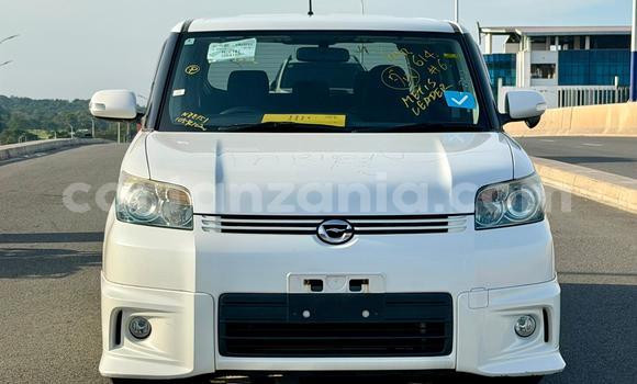 Nunua Ilio tumika Toyota Corolla Rumion Nyeupe Gari ndani ya Dar es Salaam nchini Dar es Salaam