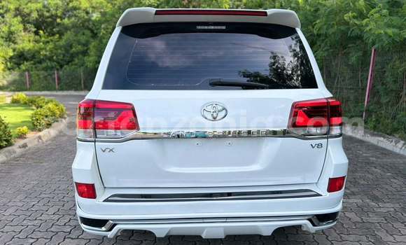 Buy Used Toyota Land Cruiser White Car in Dar es Salaam in Dar es Salaam Buy Used Toyota Land Cruiser White Car in Dar es Salaam in Dar es Salaam