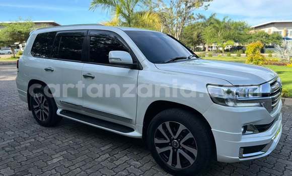 Buy Used Toyota Land Cruiser White Car in Dar es Salaam in Dar es Salaam Buy Used Toyota Land Cruiser White Car in Dar es Salaam in Dar es Salaam