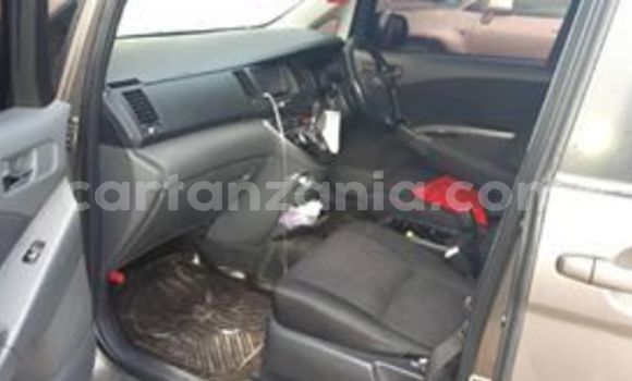 Nunua Ilio tumika Toyota ISis Nyingine Gari ndani ya Dar es Salaam nchini Dar es Salaam Nunua Ilio tumika Toyota ISis Nyingine Gari ndani ya Dar es Salaam nchini Dar es Salaam