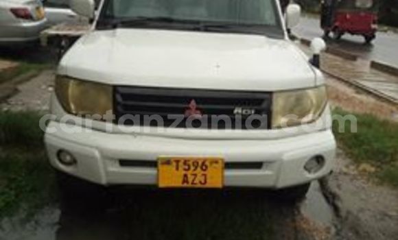 Nunua Ilio tumika Mitsubishi Pajero Nyeupe Gari ndani ya Dar es Salaam nchini Dar es Salaam Nunua Ilio tumika Mitsubishi Pajero Nyeupe Gari ndani ya Dar es Salaam nchini Dar es Salaam