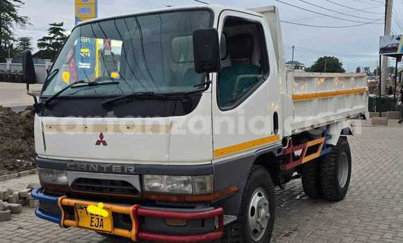 Nunua Ilio tumika Mitsubishi Fuso Fighter Nyeupe Lori ndani ya Dar es Salaam nchini Dar es Salaam Nunua Ilio tumika Mitsubishi Fuso Fighter Nyeupe Lori ndani ya Dar es Salaam nchini Dar es Salaam