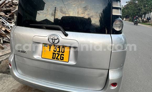 Buy Used Toyota Sienta Silver Car in Dar es Salaam in Dar es Salaam Buy Used Toyota Sienta Silver Car in Dar es Salaam in Dar es Salaam