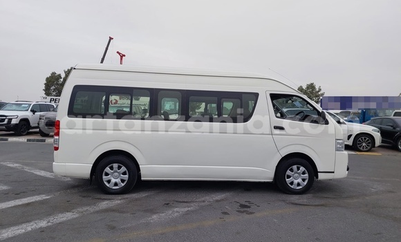 Buy Used Toyota Hiace White Car in Dar es Salaam in Dar es Salaam Buy Used Toyota Hiace White Car in Dar es Salaam in Dar es Salaam