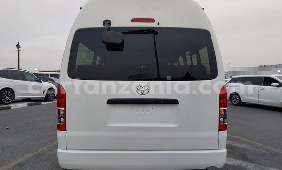 Buy Used Toyota Hiace White Car in Dar es Salaam in Dar es Salaam Buy Used Toyota Hiace White Car in Dar es Salaam in Dar es Salaam