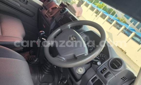 Buy Used Toyota Land Cruiser White Car in Dar es Salaam in Dar es Salaam Buy Used Toyota Land Cruiser White Car in Dar es Salaam in Dar es Salaam