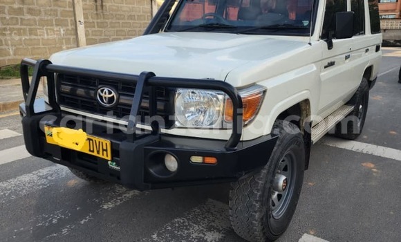 Buy Used Toyota Land Cruiser White Car in Dar es Salaam in Dar es Salaam Buy Used Toyota Land Cruiser White Car in Dar es Salaam in Dar es Salaam