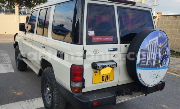 Buy Used Toyota Land Cruiser White Car in Dar es Salaam in Dar es Salaam Buy Used Toyota Land Cruiser White Car in Dar es Salaam in Dar es Salaam